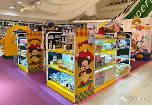 香港萬圣狂歡 Monchhichi萌趣萬圣節 × 療愈秋期間限定店，打造奇幻家居體驗